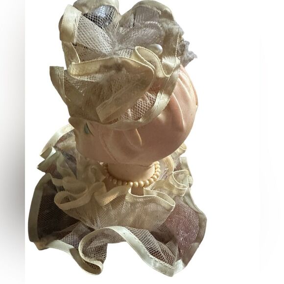 Vintage Boudoir Doll Head With Mesh Ruffled Hat & Collar Mid-Century Vanity Dec - Picture 2 of 4